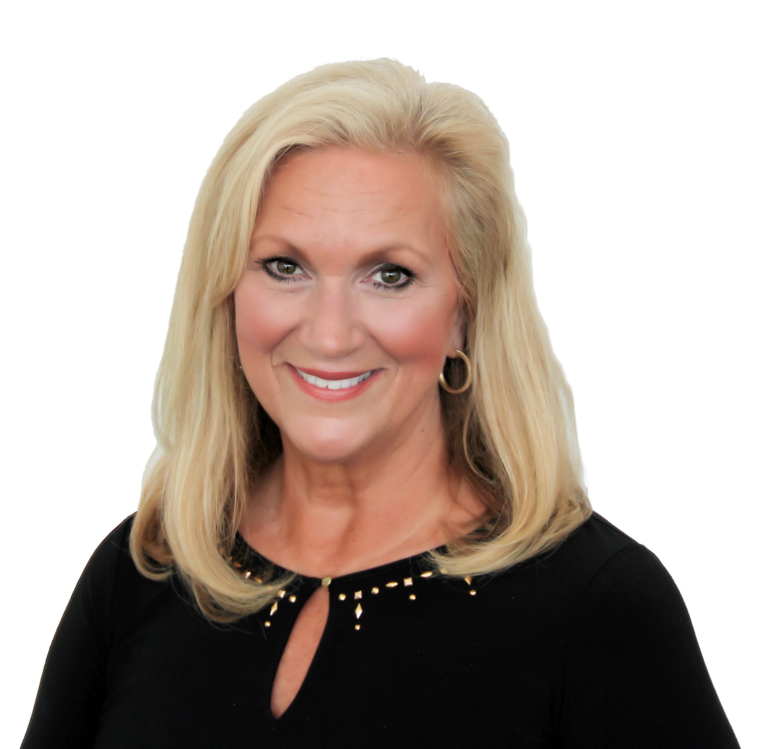 Lynn-Marketing Headshot